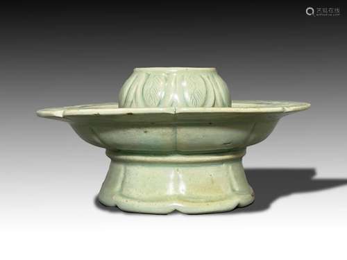 A CELADON KOREAN STEM CUP, 14TH/15TH CENTURY