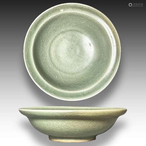 A CHINESE CELADON DEEP BOWL, SONG DYNASTY (960-1279)