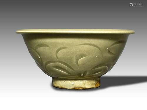 A CHINESE CELADON BOWL, NORTHERN SONG DYNASTY (960-1127)