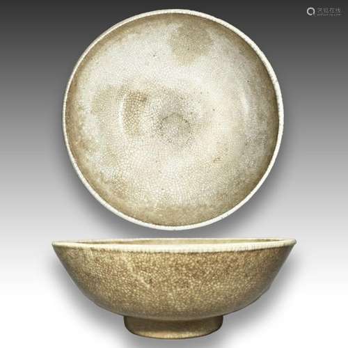 A CHINESE GE TYPE CRACKLE FOOTED BOWL, QING DYNASTY (1644-19...