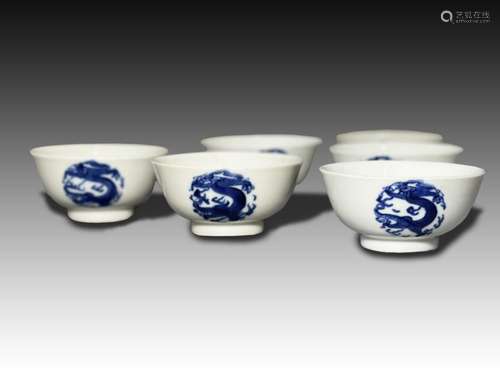 SIX BLUE & WHITE CHINESE BOWLS, 18TH CENTURY, QING DYNAS...