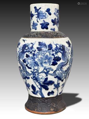 A CHINESE BLUE & WHITE CRACKLE VASE DEPICTING DRAGONS, 1...