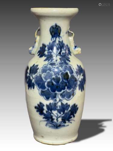 A CHINESE CELADON-GROUND VASE, QING DYNASTY (1644-1911)