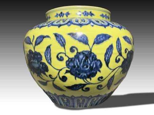 A CHINESE YELLOW-GROUND UNDERGLAZE-BLUE LOTUS JAR, 18TH CENT...