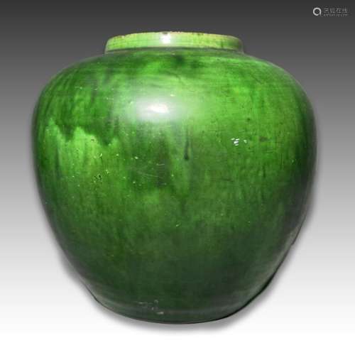 A CHINESE GREEN GLAZED JAR, QIANLONG PERIOD (1736-1795)