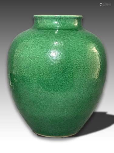 A CHINESE APPLE GREEN GROUND CRACKLE JAR, QING DYNASTY (1644...