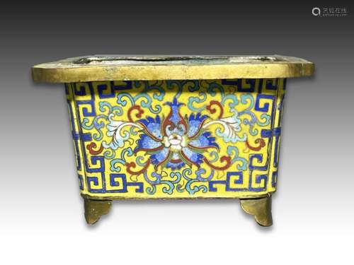 A CHINESE CLOISONNE PLANTER, QING DYNASTY (1644-1911)