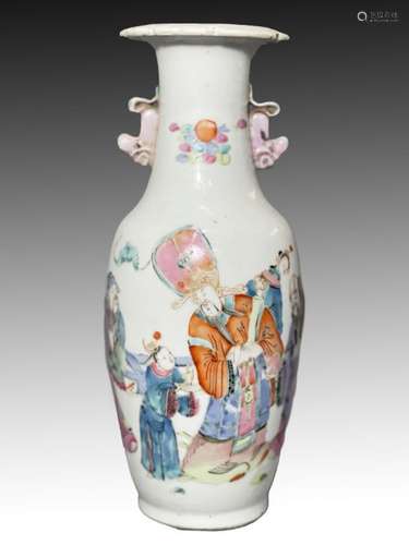 A CHINESE FAMILLE ROSE VASE, QING DYNASTY (1644-1911)