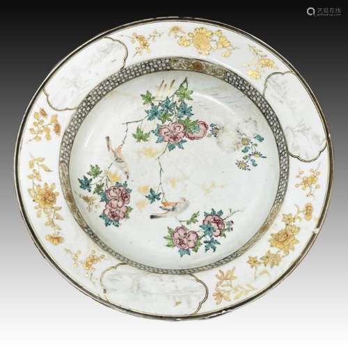 A CHINESE FAMILLE ROSE PLATTER, QIANLONG PERIOD (1736-1795) ...