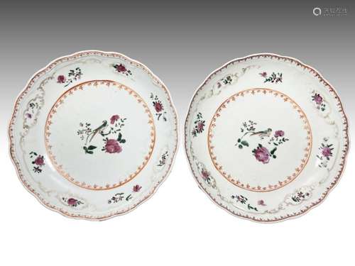 A PAIR OF CHINESE FAMILLE ROSE PLATES, QING DYNASTY (1644-19...