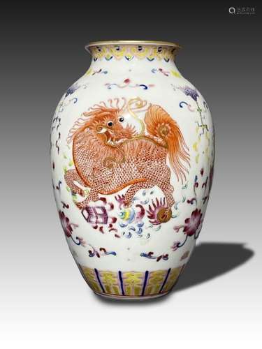 A CHINESE FAMILLE ROSE VASE, JIAQING MARK & PROBABLY OF ...