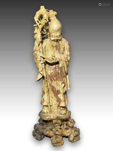 A CHINESE SOAPSTONE FIGURE OF A BUDDHIST, QING DYNASTY (1644...