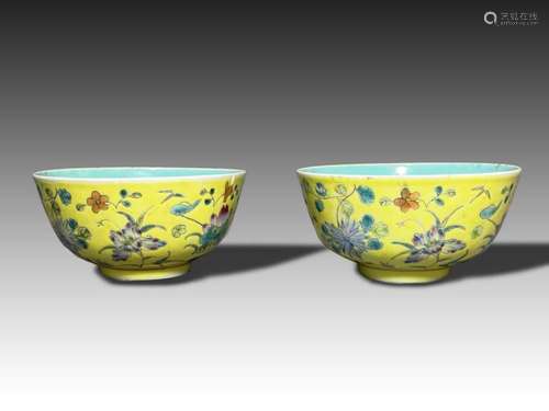 A CHINESE PAIR OF FAMILLE ROSE YELLOW GROUND BOWLS, QIANLONG...