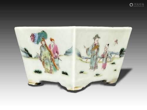 A CHINESE FAMILLE ROSE SQUARE DISH WITH COMPARTMENTS, TONGZH...