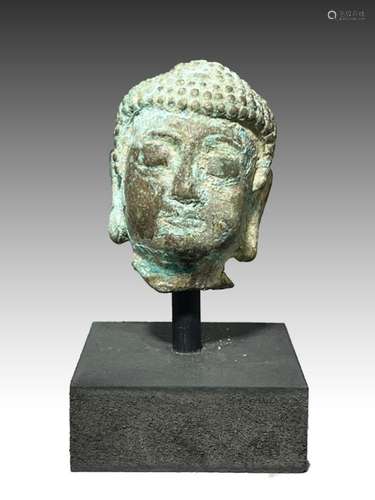 A CHINESE TIBETAN BRONZE BUDDHA HEAD