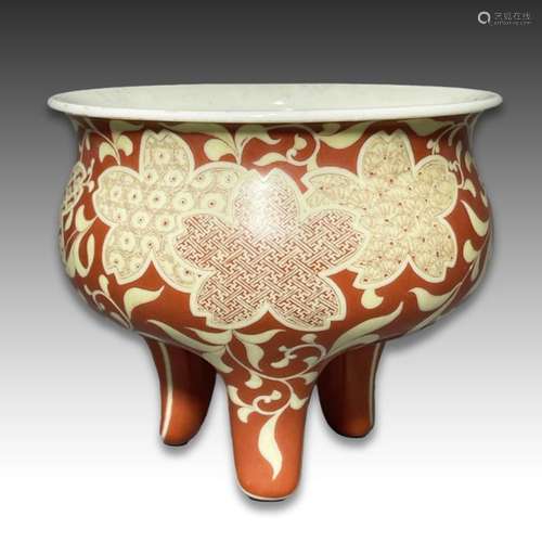 A JAPANESE MAKUZU TRIPOD CENSER BOWL, UNDERGLAZE CORAL RED D...