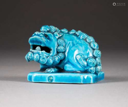 孔雀蓝釉瓷狮子摆件