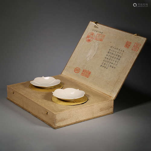 A PAIR OF CHINESE DING WARE PLATES FROM THE SONG DYNASTY