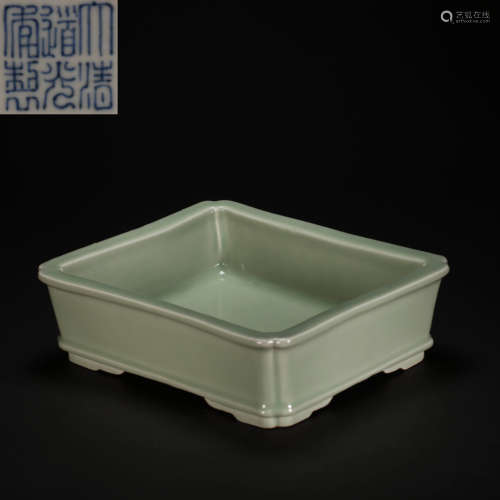 CHINESE BEAN GLAZE NARCISSUS BASIN FROM THE QING DYNASTY