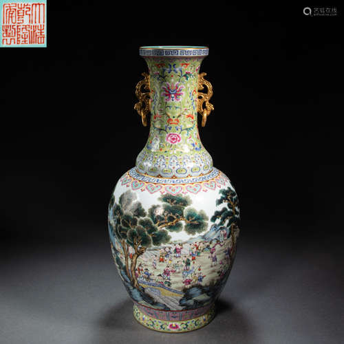 COLORFUL CHINESE PORCELAIN AMPHORA FROM THE QING DYNASTY