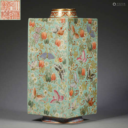 COLORFUL CHINESE PORCELAIN VASE IN QING DYNASTY