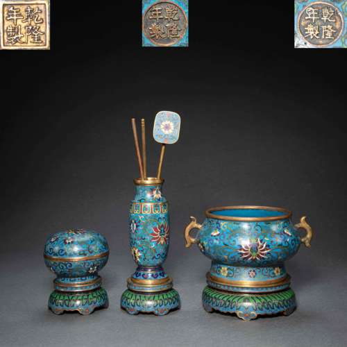 A GROUP OF CHINESE COPPER GILT INLAY ENAMEL VASE