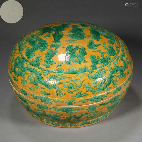 CHINESE GREEN DRAGON PORCELAIN LID BOX WITH YELLOW BACKGROUN...