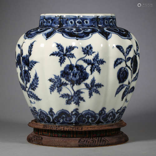 CHINESE BLUE AND WHITE PORCELAIN POTS FROM MING DYNASTY