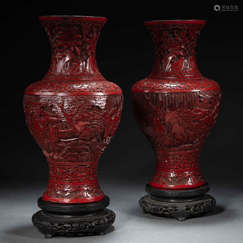 A PAIR OF CHINESE LACQUER BOTTLES FROM THE QING DYNASTY