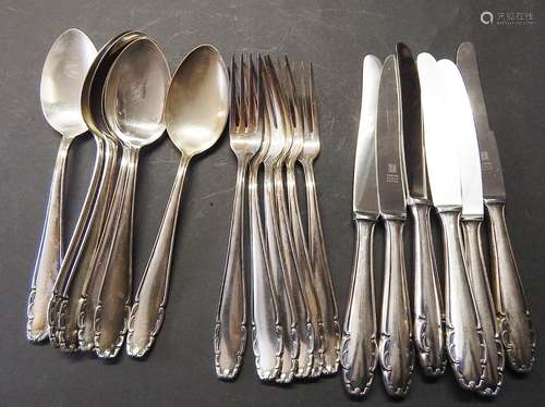 Approx.18 piece dining set for 6 persons complete,silver pla...