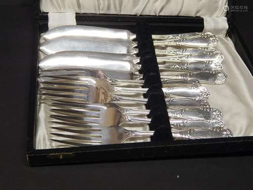 Fish cutlery for 6 persons complete,Sheffield silver plated,...