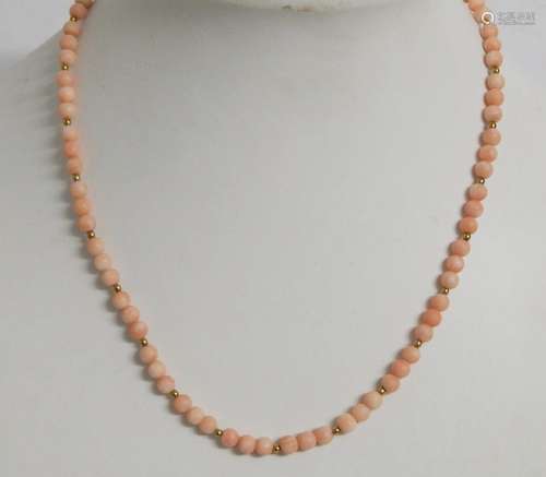 Necklace with coral beads and with gold beads, 750 yellow go...