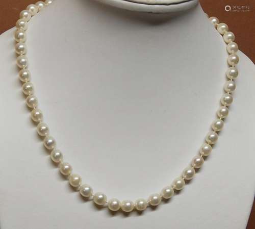 Cultured pearl necklace with 585 white gold clasp,diameter o...