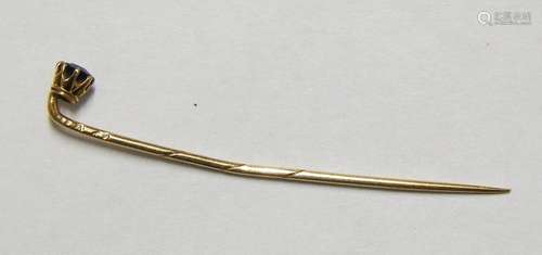 Tie pin with small sapphire,333 yellow gold,gross ca.0,65 gr...