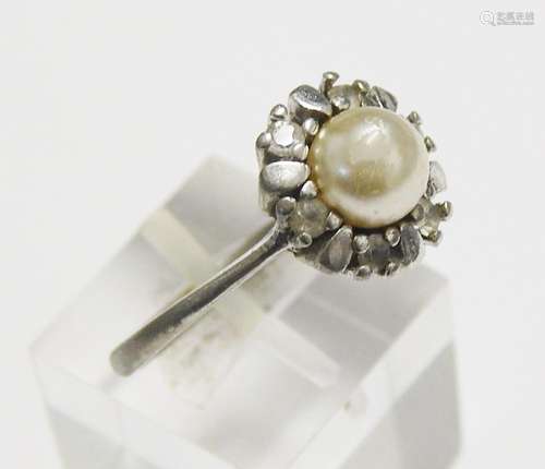 Ladies ring with white pearl and 6 zircons,925 silver,1 ston...