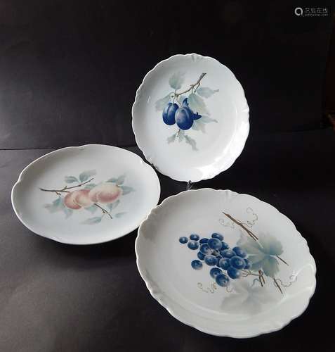 Convolute 3 fruit plates,porcelainCopenhagen,diameter ca.22c...