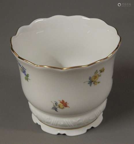 Bonbonnière,Porcelain Royal Meissen with scattered flower de...