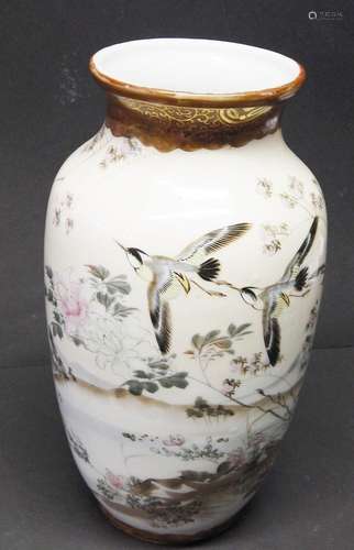 Medium flower vase with crane motif and Fuji