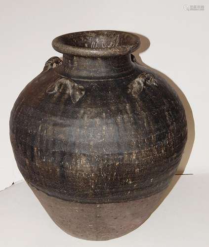 Sawankolok amphora