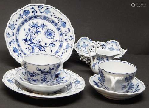 8 pieces porcelain