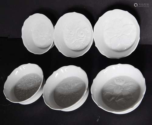 Set of 6 deep bowls with inside floral half reliefs