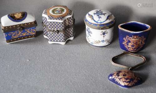 Mixed lot of 4 small porcelain lidded boxes