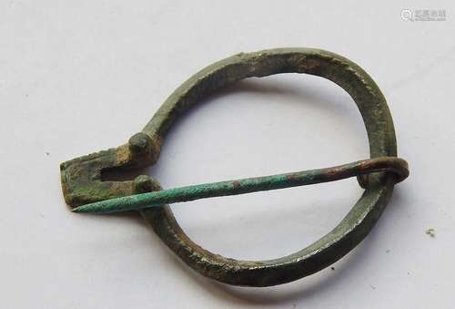 Roman omega brooch