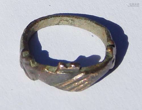 Roman wedding ring with 2 hands