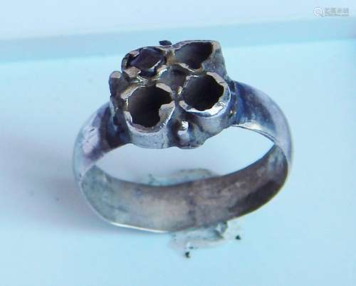 Roman silver ring with almadin