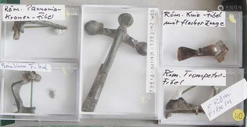 Convolute 5 Roman brooches from old collection