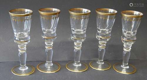 Convolute 5 glasses with