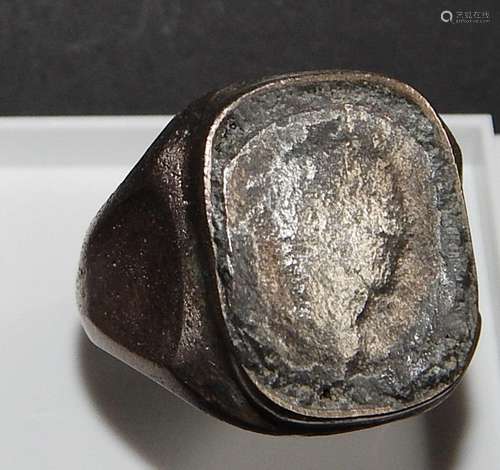 Roman senator ring with