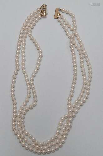 3 row pearl necklace wit