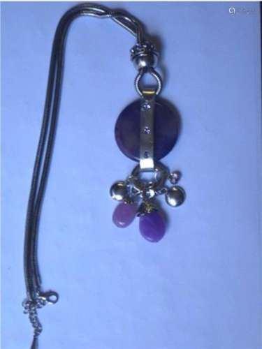 Long necklace with diffe